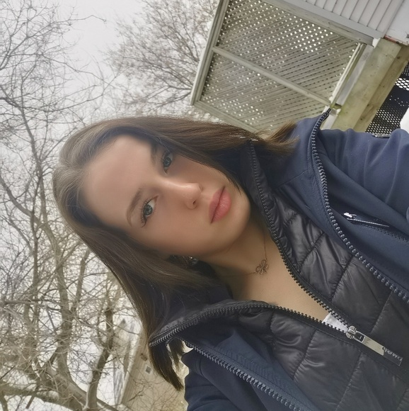 Meet your Posher, Kaili - Picture 1 of 1